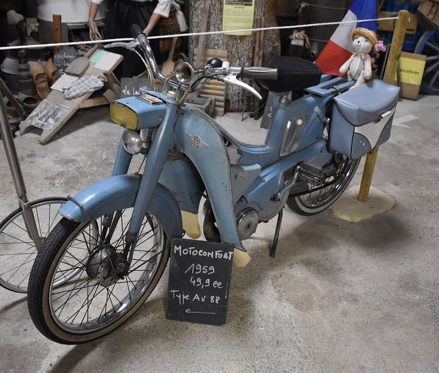 A 1959 Mobylette AV88